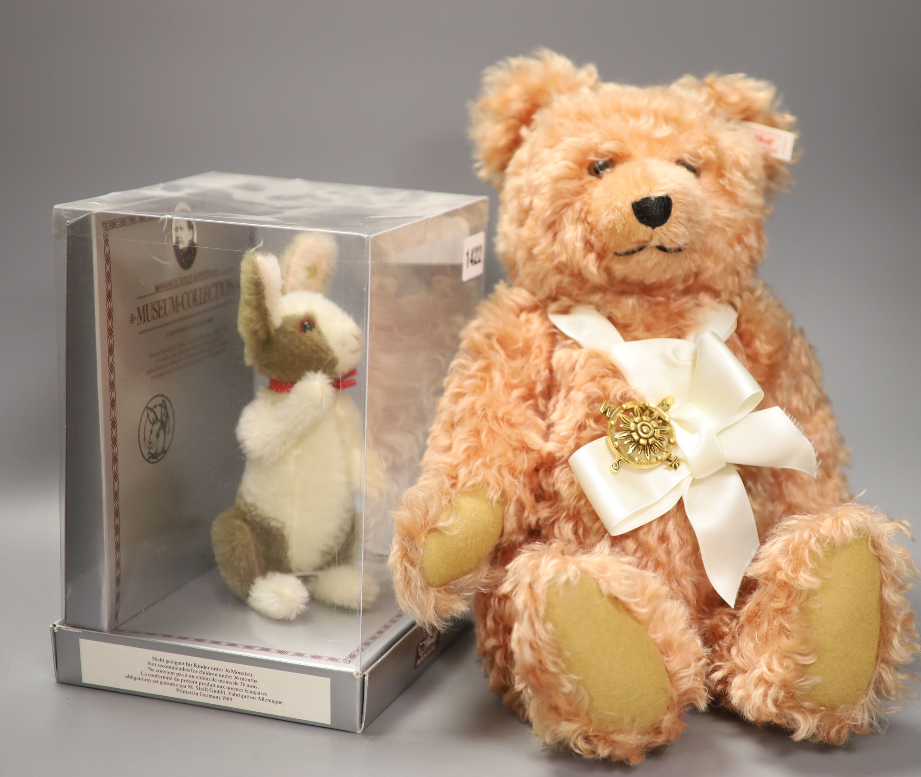 Steiff Compass Rose US limited edition, box and certificate, Steiff Museum collectable replica rabbit, box (2)